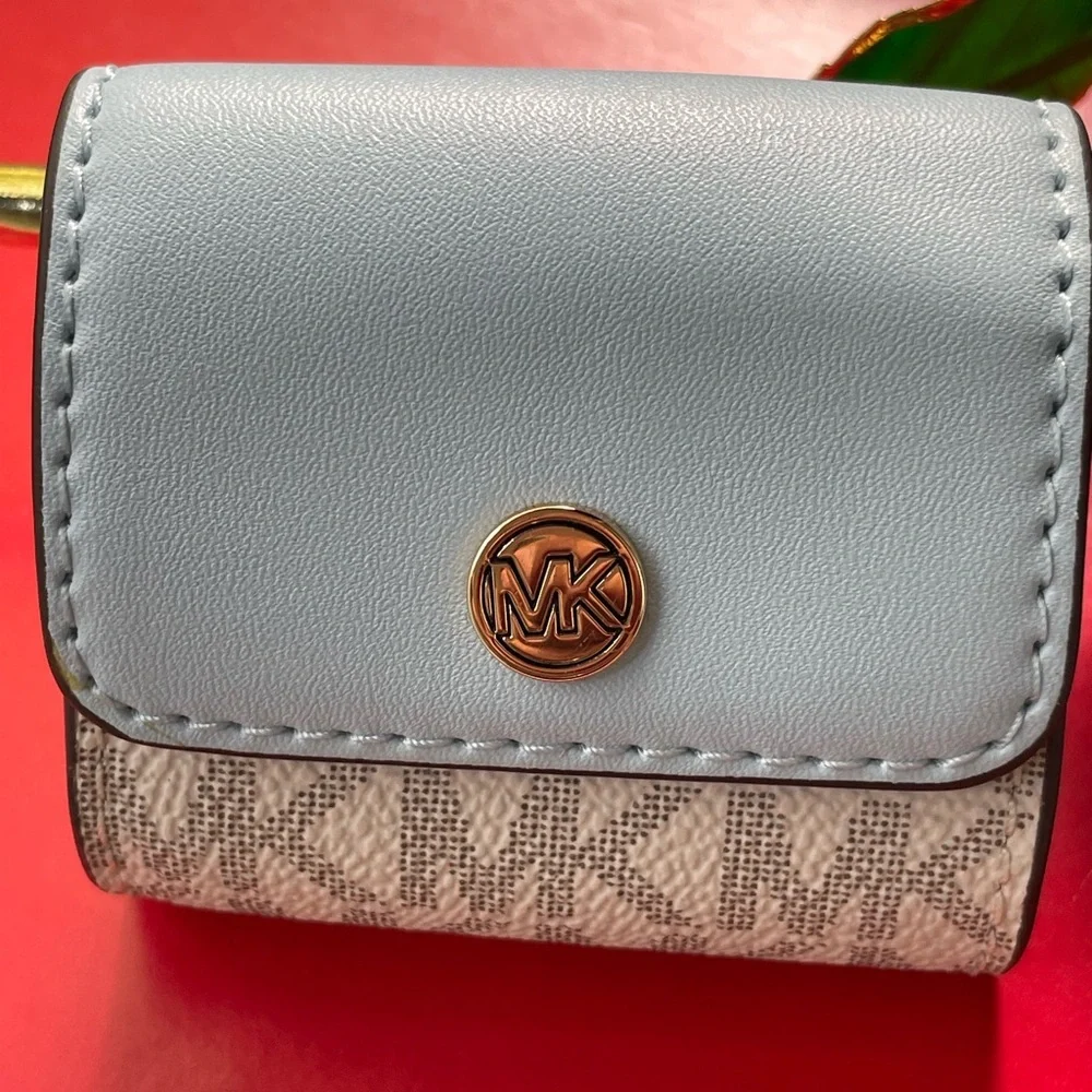 Michael Kors 🍒michael kors